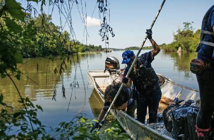 YAMAHA RIGHTWATERS™ POWERS KEEP THE TENNESSEE RIVER BEAUTIFUL WORK BOAT